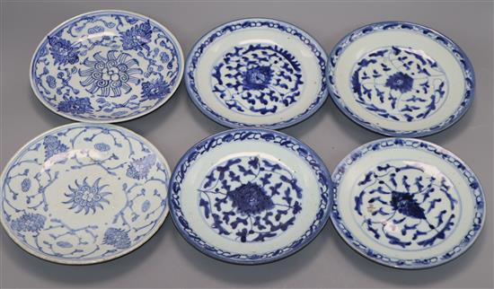Six Chinese small blue and white plates, Daoguang period (1821-1850), four near matching